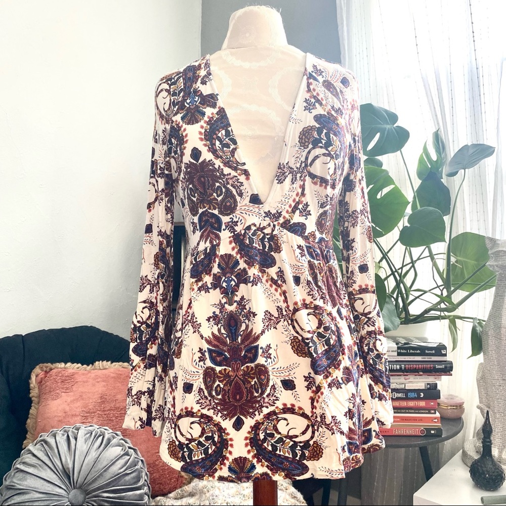 VENUS Cream & Burgundy Paisley Floral Deep V-neck Prairie Hippie Top - Picture 1 of 10